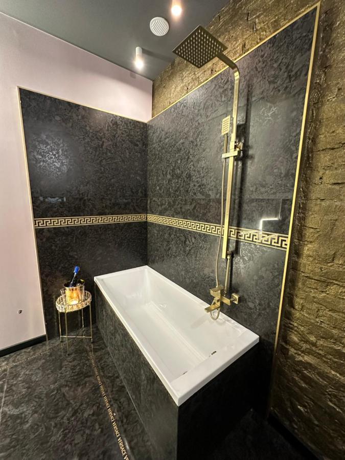 Apartment Darkhouse Versace Blue