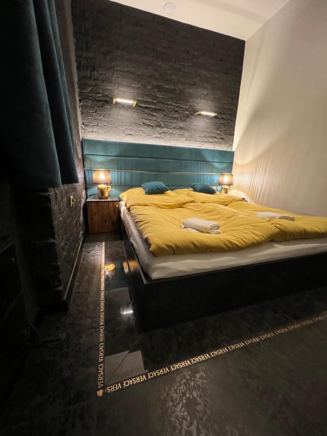 Apartment Darkhouse Versace Blue *